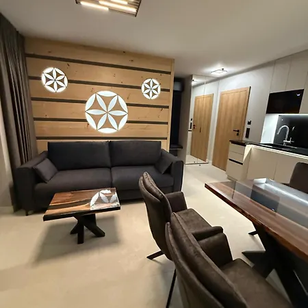 Skyline Apartment *