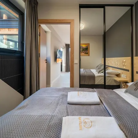 Skyline Apartment *