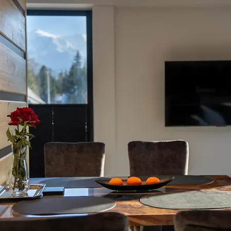 Skyline Apartment *