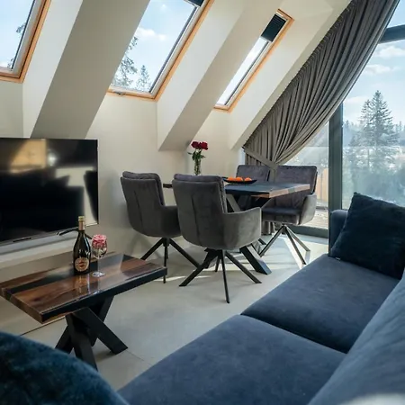 Skyline Apartment *