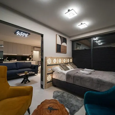 Skyline Apartment *