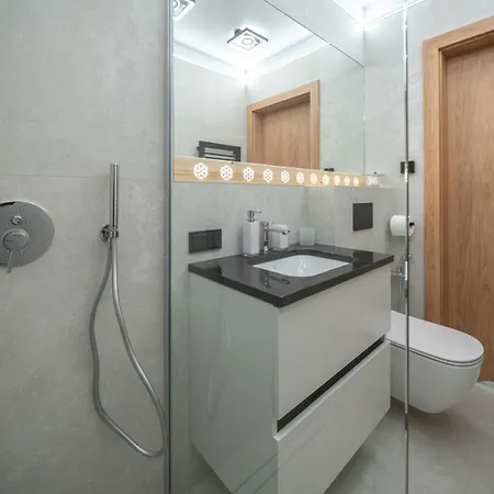 Skyline Apartment *